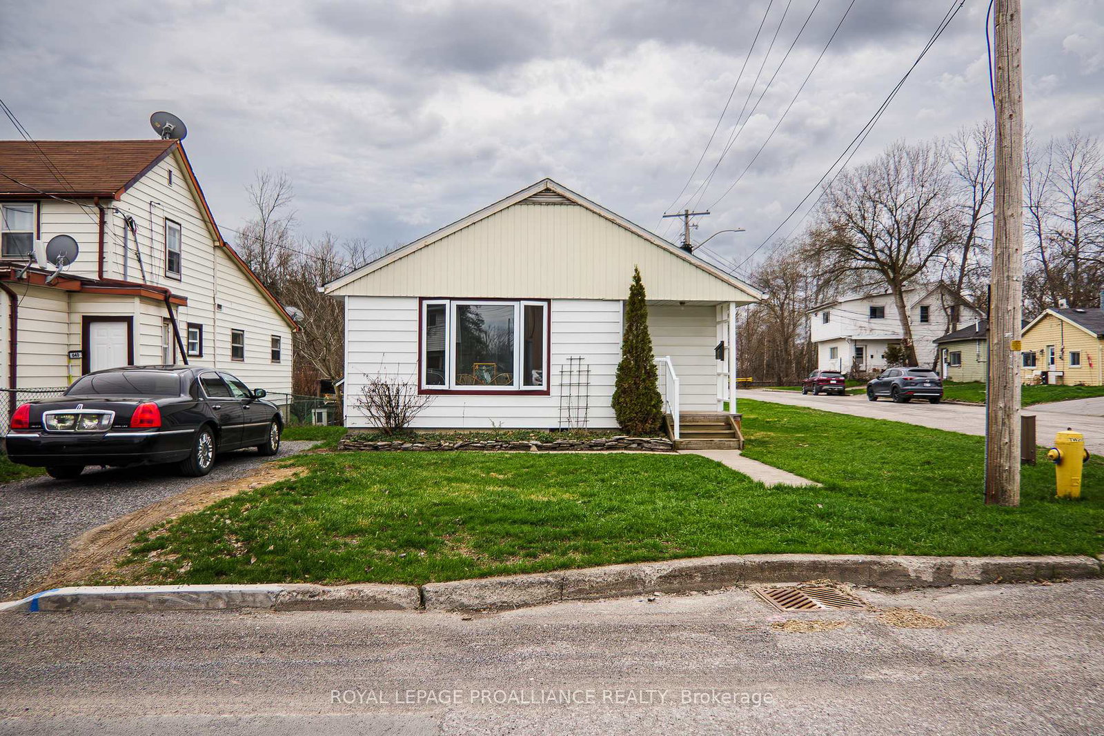 101-wall-street-quinte-west-ontario-x13023898