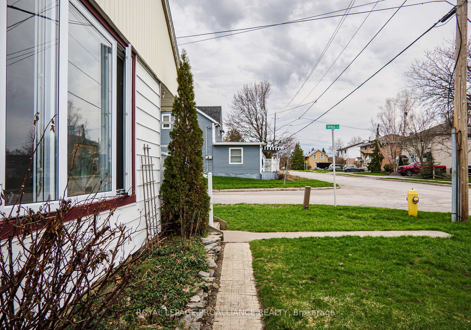 101-wall-street-quinte-west-ontario-x13023898
