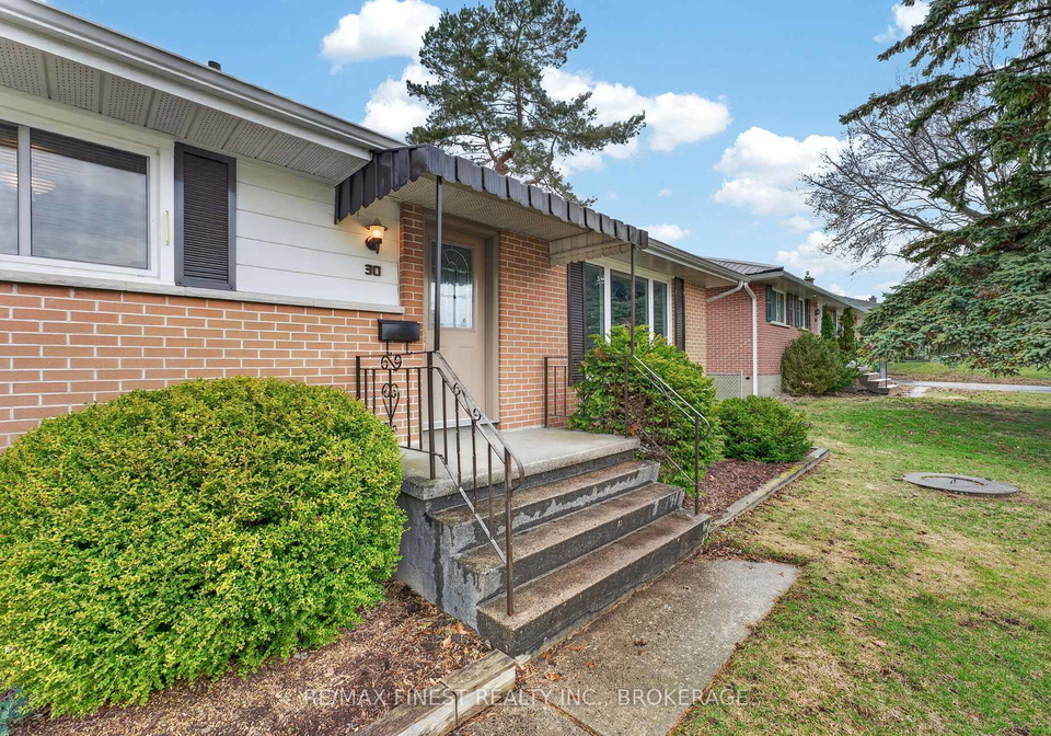 30-oxford-crescent-loyalist-ontario-x13024144