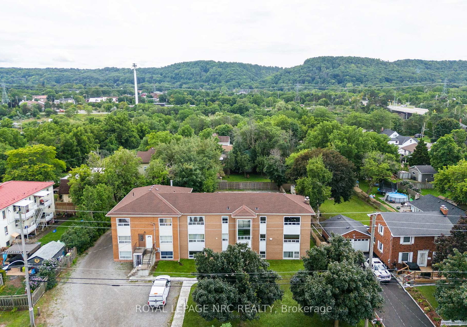 35-olive-street-grimsby-ontario-x13024360