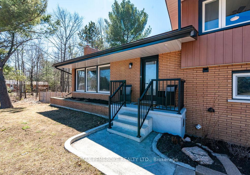 551-laurentian-drive-petawawa-ontario-x13024746