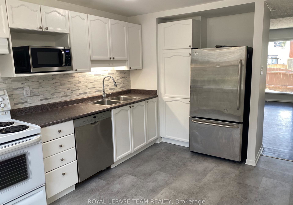 2745-baseline-road-ottawa-ontario-x13025954
