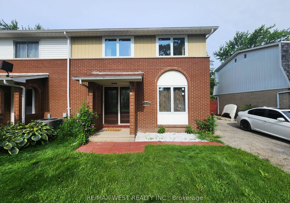 10658-atwater-crescent-windsor-ontario-x13026880