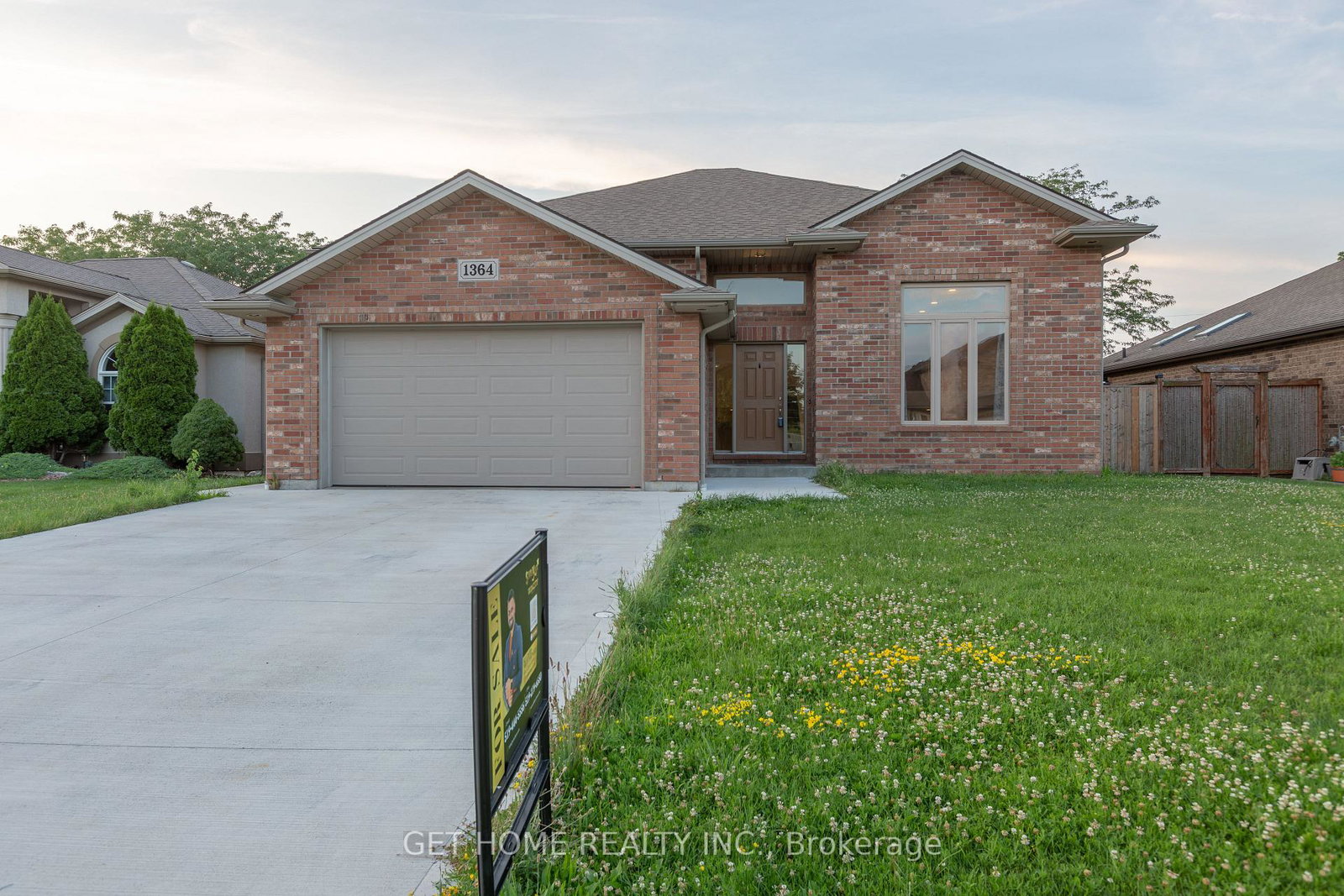 1364-matthews-crescent-lakeshore-ontario-x13027286