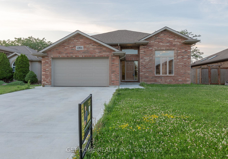 1364-matthews-crescent-lakeshore-ontario-x13027286