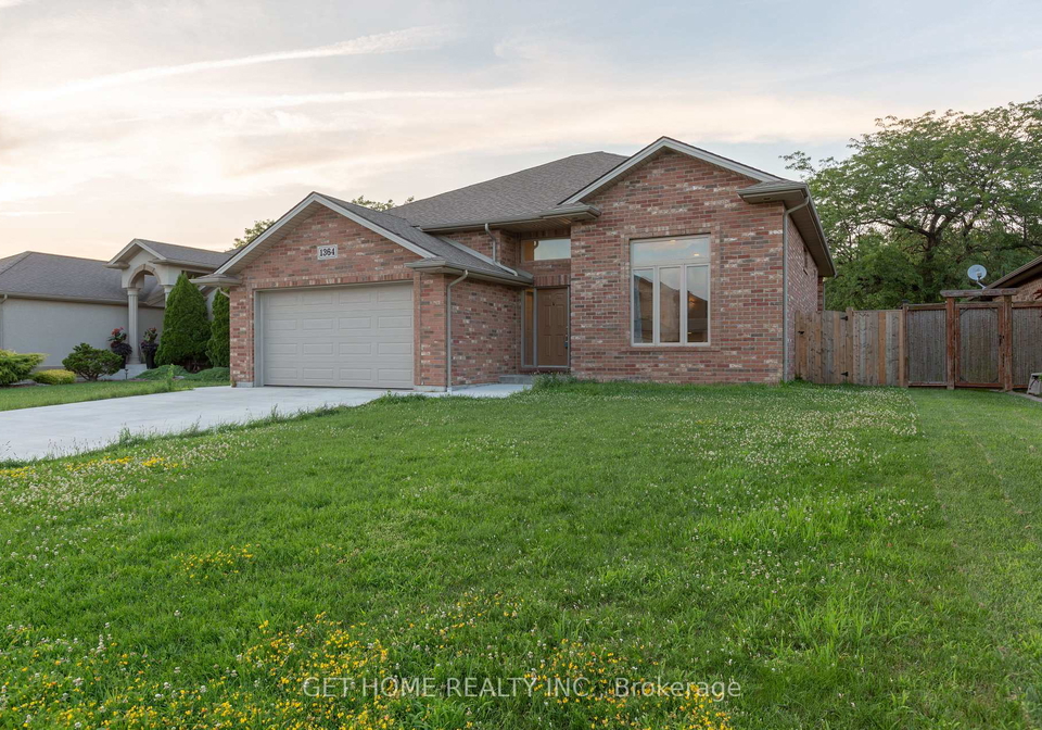 1364-matthews-crescent-lakeshore-ontario-x13027286