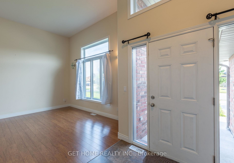1364-matthews-crescent-lakeshore-ontario-x13027286