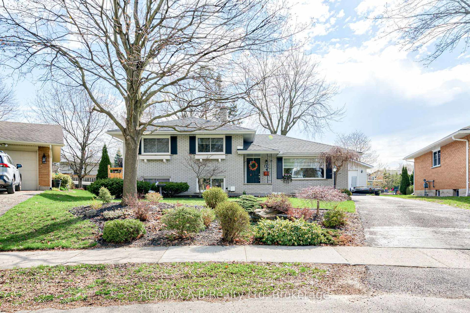 19-linton-place-kitchener-ontario-x13027398
