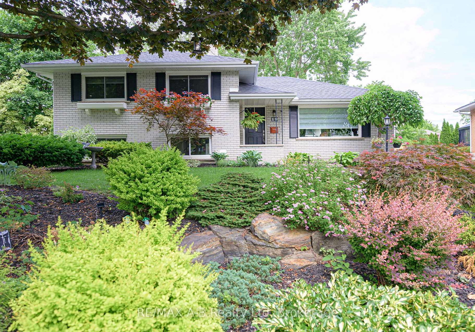 19-linton-place-kitchener-ontario-x13027398