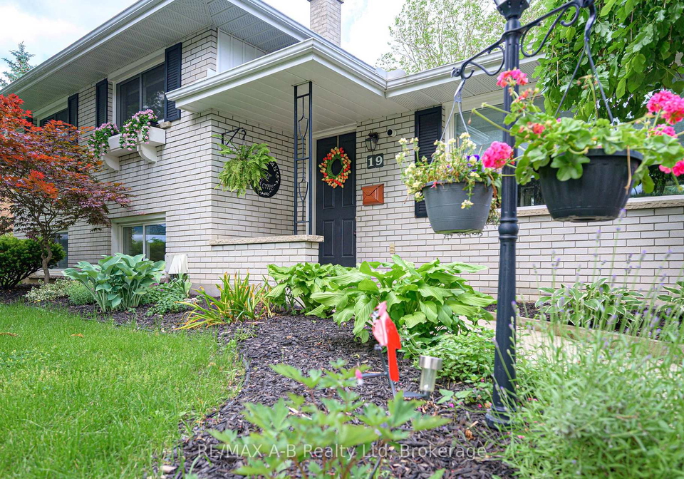 19-linton-place-kitchener-ontario-x13027398