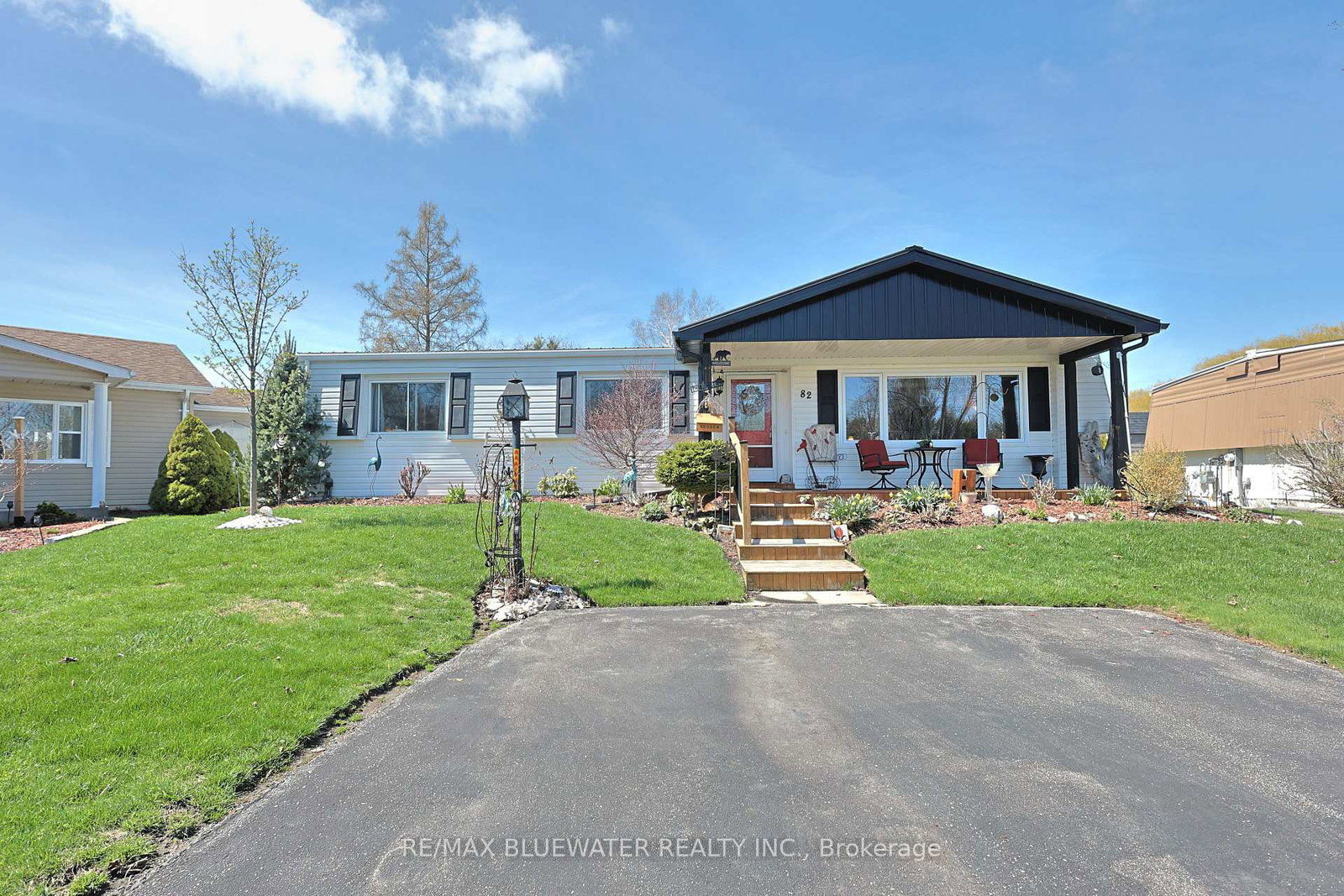 82-dunes-drive-south-huron-ontario-x13028738