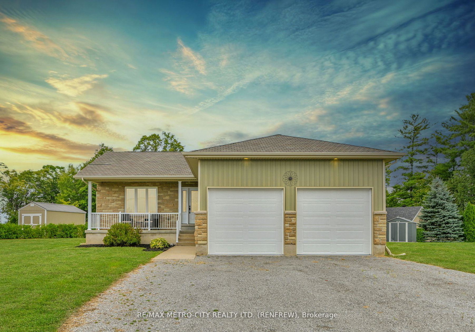 35-lakeridge-trail-whitewater-region-ontario-x13029602