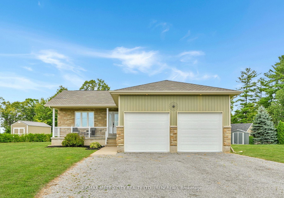 35-lakeridge-trail-whitewater-region-ontario-x13029602