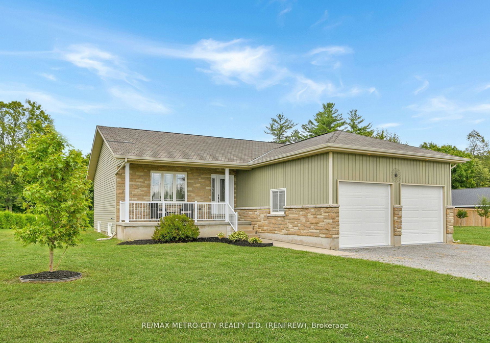 35-lakeridge-trail-whitewater-region-ontario-x13029602