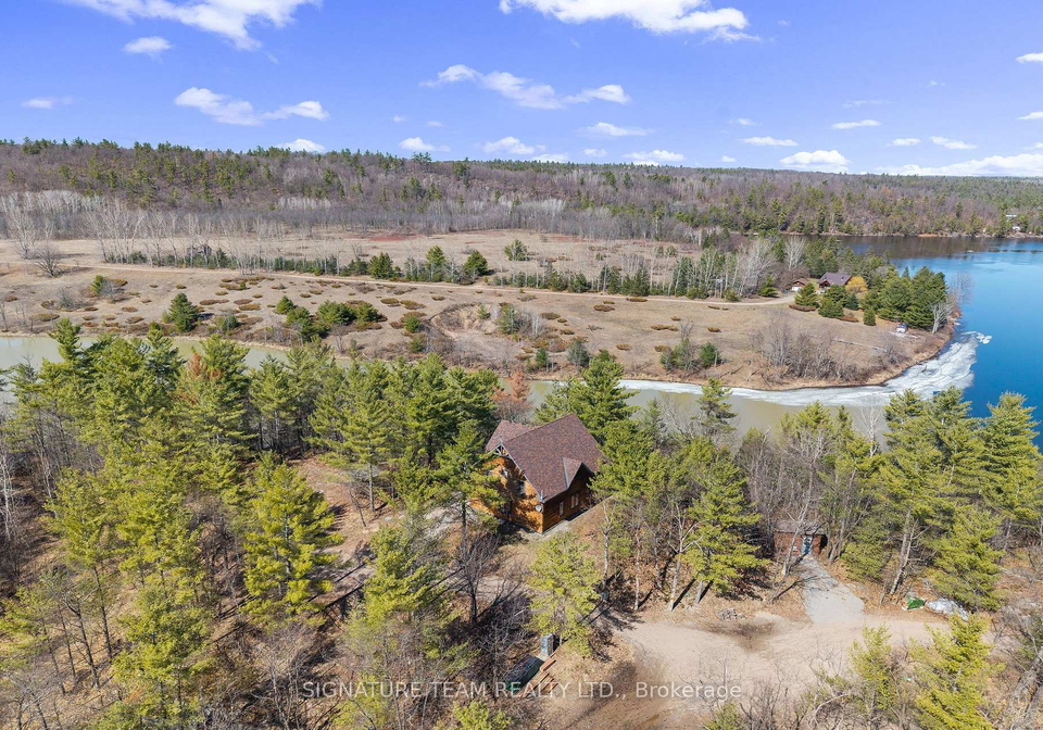 287-presquile-trail-whitewater-region-ontario-x13029754