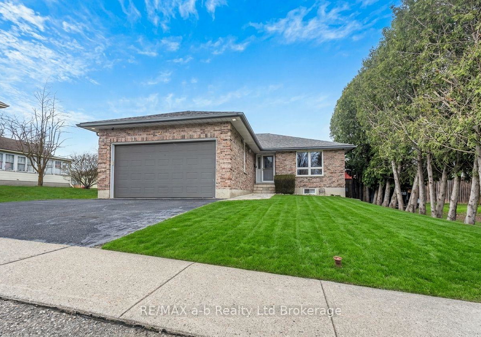 2-palmer-street-w-norwich-ontario-x13029950