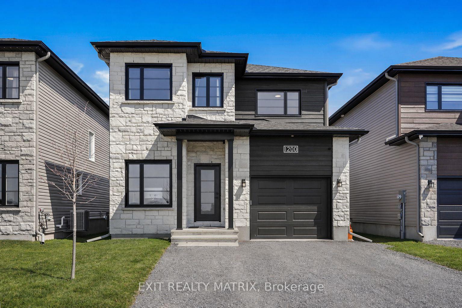 1200-montblanc-crescent-russell-ontario-x13029974