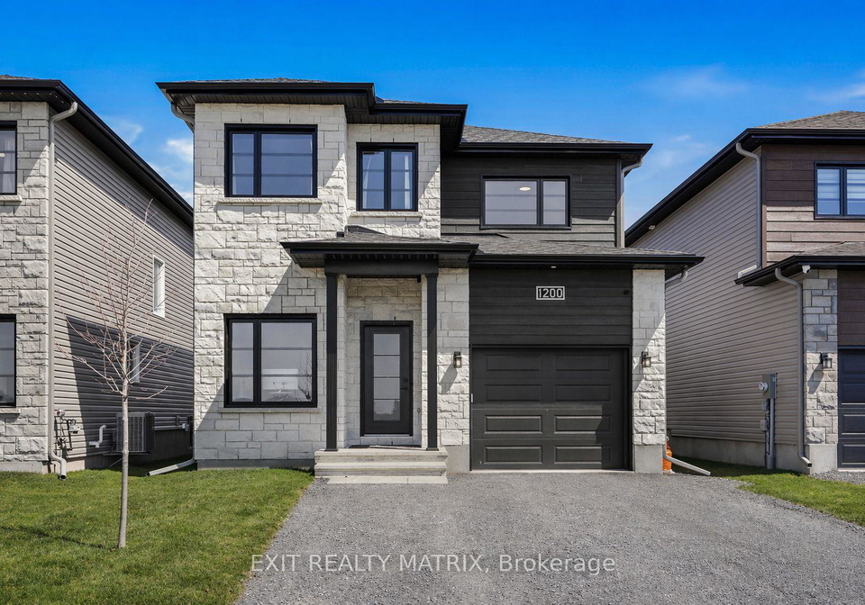 1200-montblanc-crescent-russell-ontario-x13029974