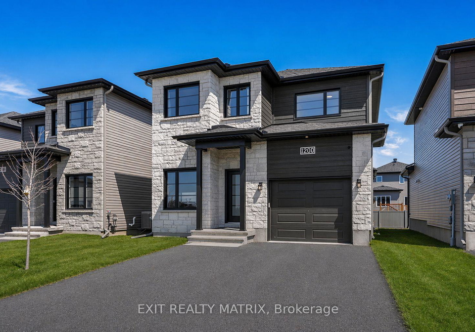 1200-montblanc-crescent-russell-ontario-x13029974