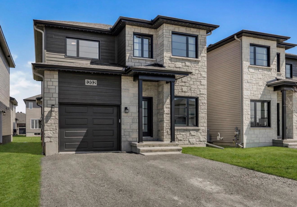1202-montblanc-crescent-russell-ontario-x13029978