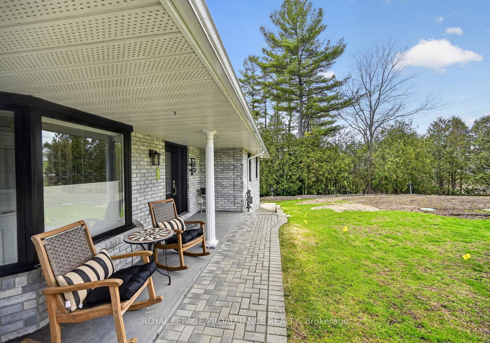 1289-county-road-2-e-augusta-ontario-x13030340