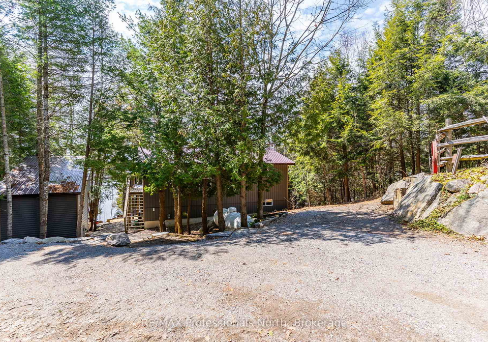 5543-kennisis-lake-road-dysart-et-al-ontario-x13030428