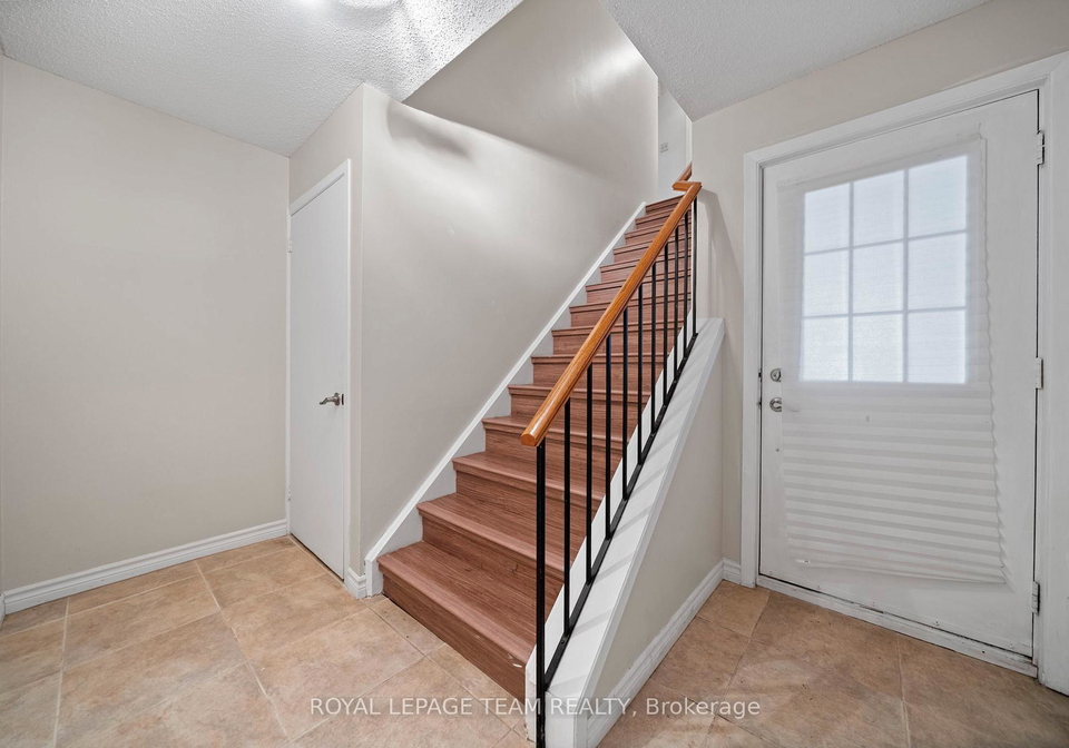 90-haxby-private-ottawa-ontario-x13031628