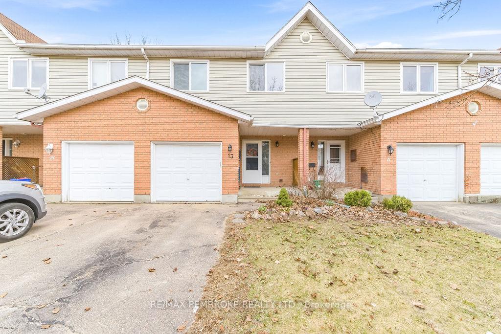 13-vermont-meadows-petawawa-ontario-x13031866
