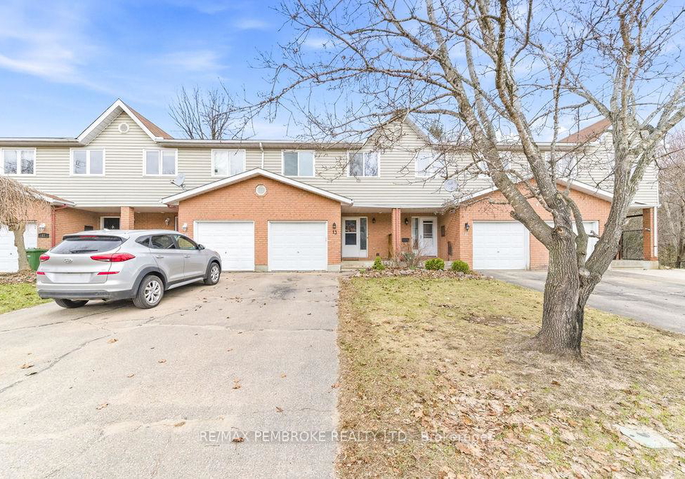 13-vermont-meadows-petawawa-ontario-x13031866