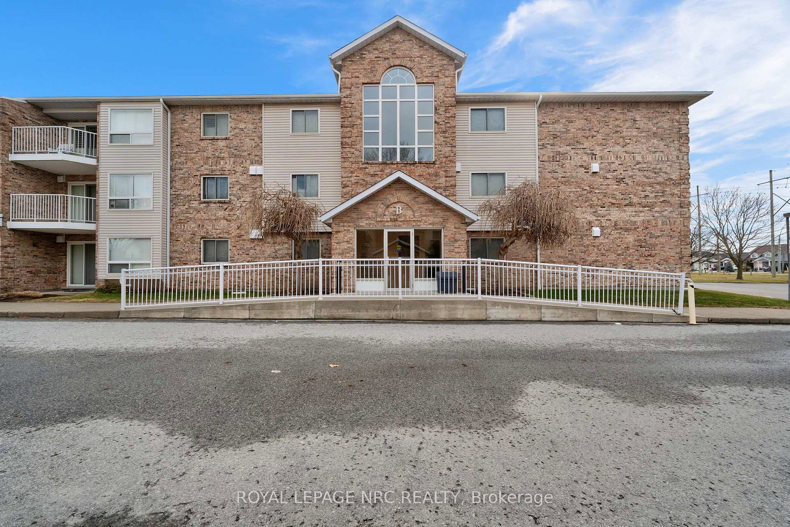1061-vansickle-road-st-catharines-ontario-x13032666