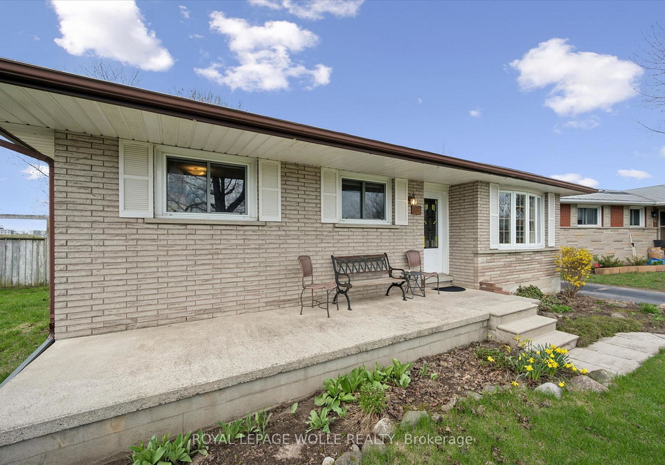 26-parkhill-court-kitchener-ontario-x13033600