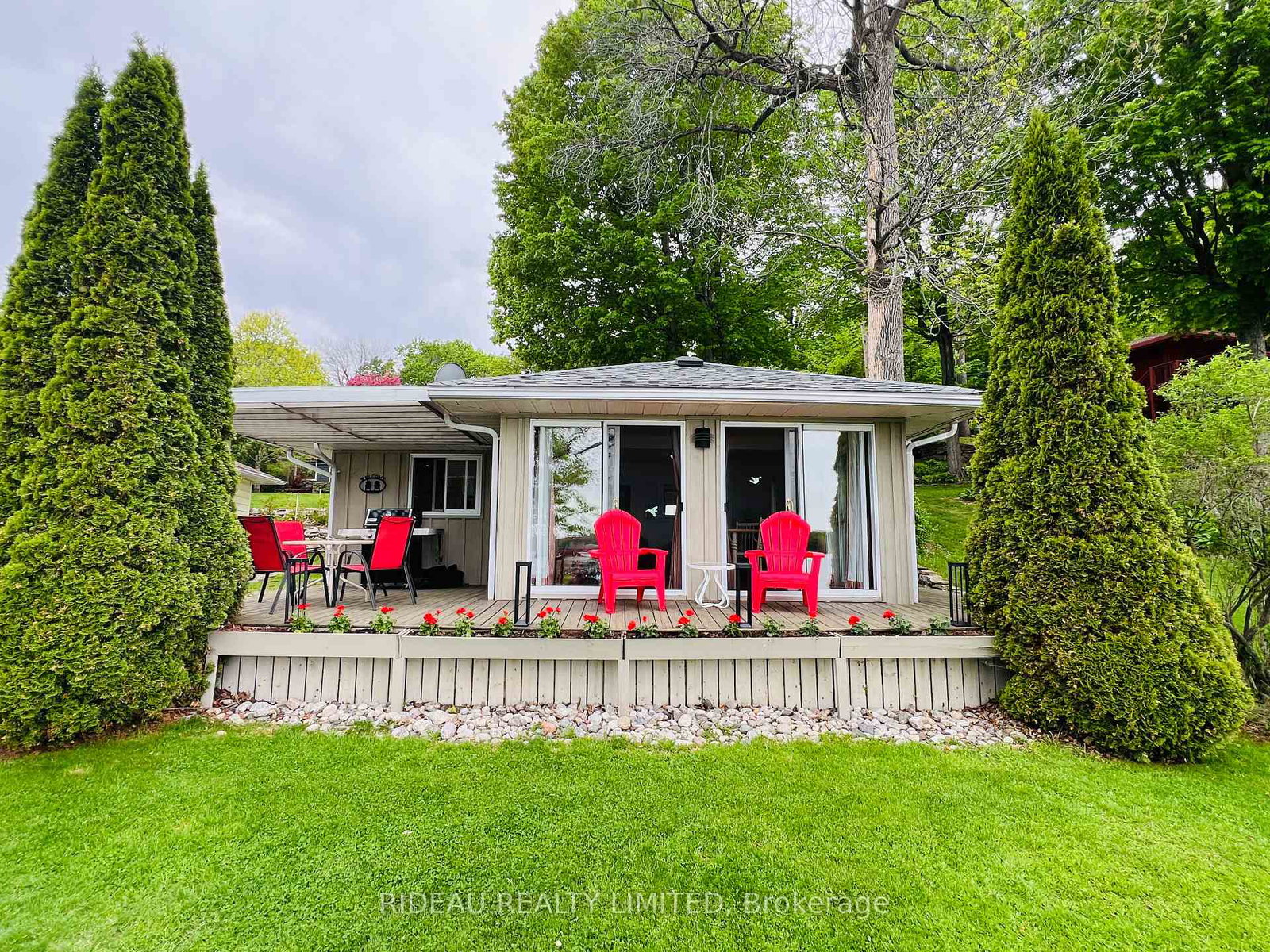 3545-r35-road-rideau-lakes-ontario-x13034496