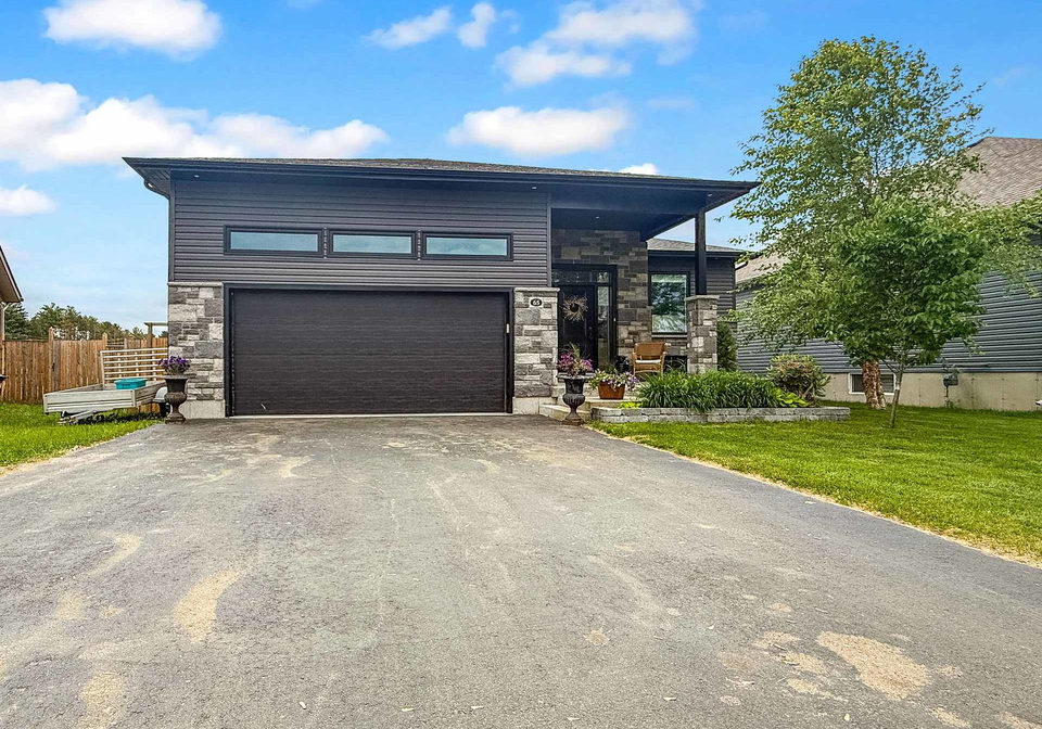 65-noble-crescent-petawawa-ontario-x13035288