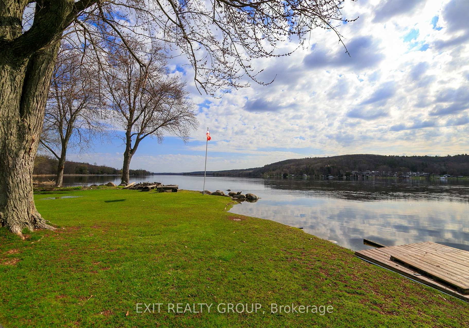 21-prior-lane-quinte-west-ontario-x13035338