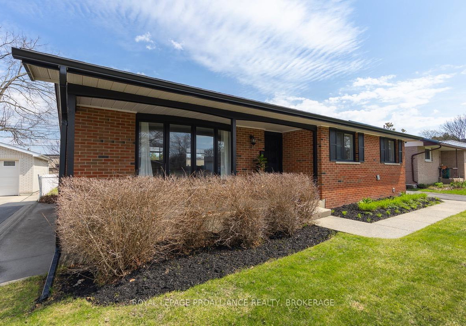 39-howard-crescent-kingston-ontario-x13035536
