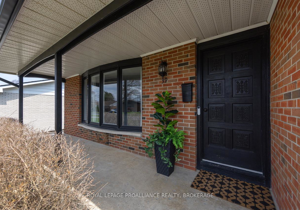 39-howard-crescent-kingston-ontario-x13035536