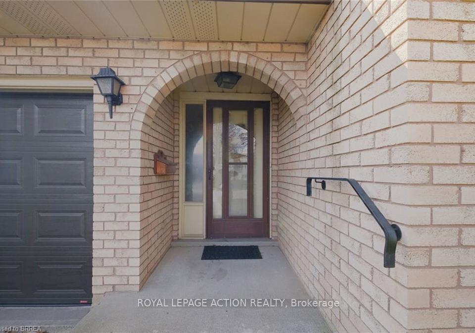 2-flamboro-court-brantford-ontario-x13036072
