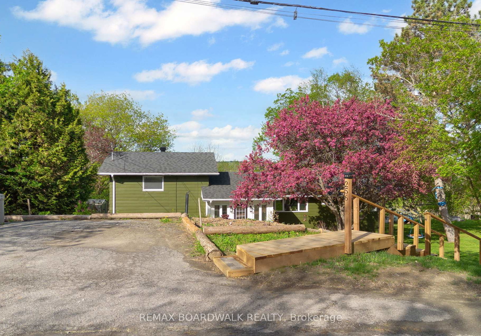 256-mitcheson-street-mississippi-mills-ontario-x13036608