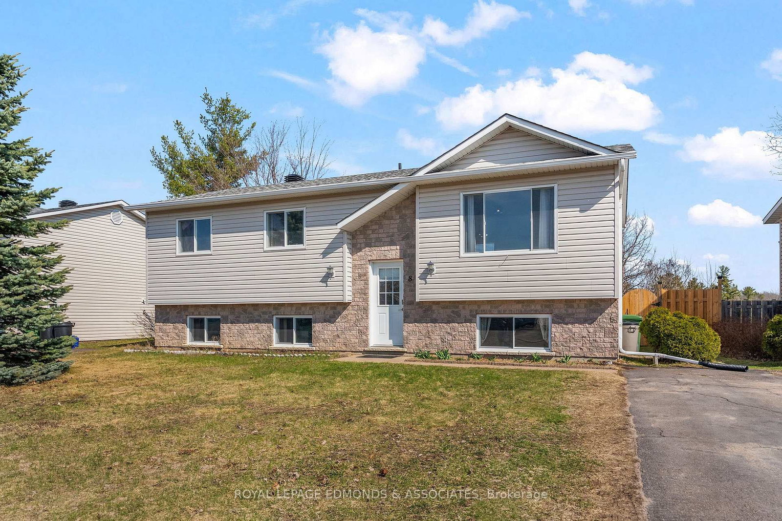 8-gerald-avenue-petawawa-ontario-x13036814