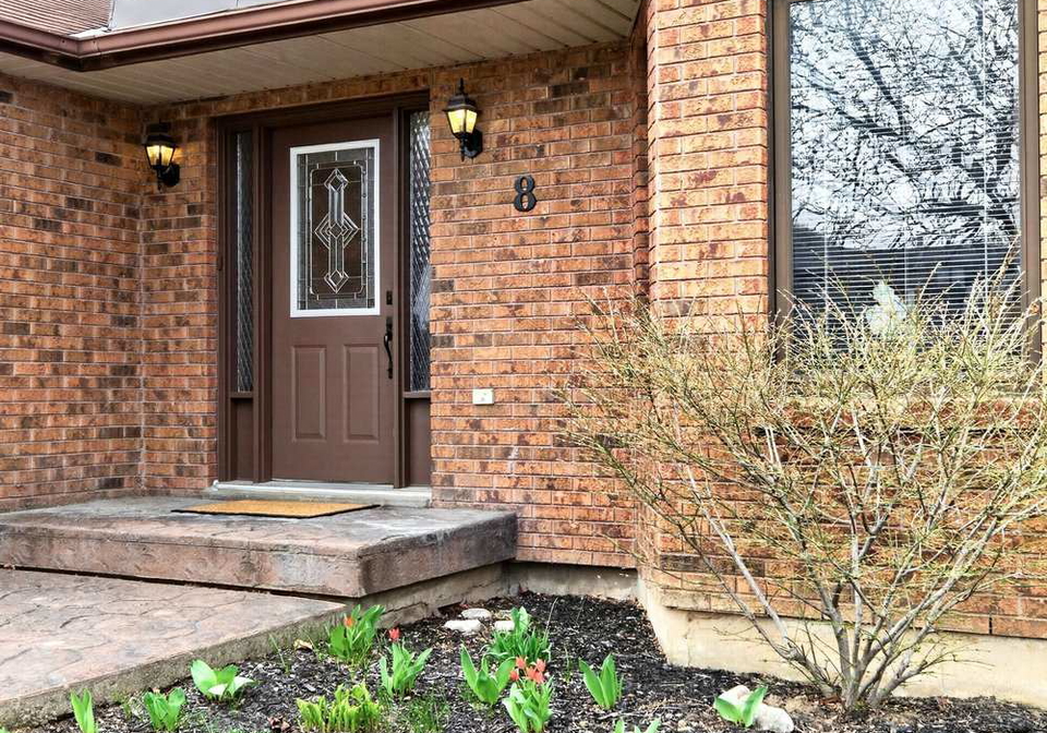 8-wyvis-court-hamilton-ontario-x13037154