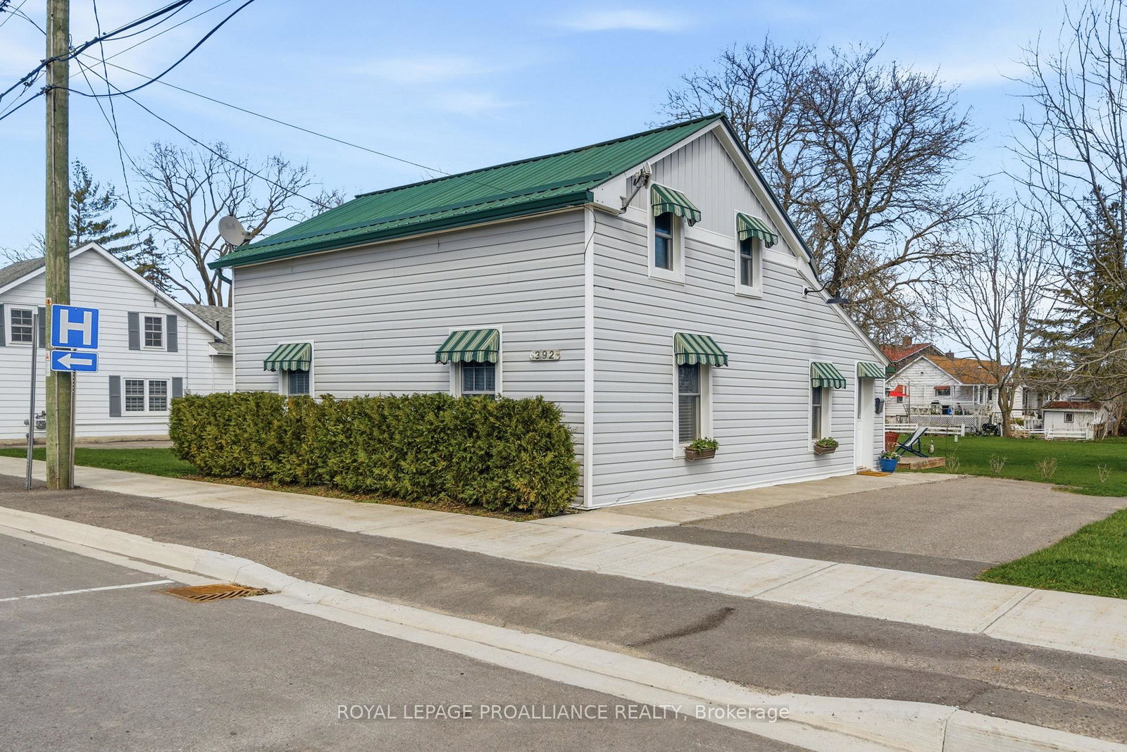 392-picton-main-street-prince-edward-county-ontario-x13038006