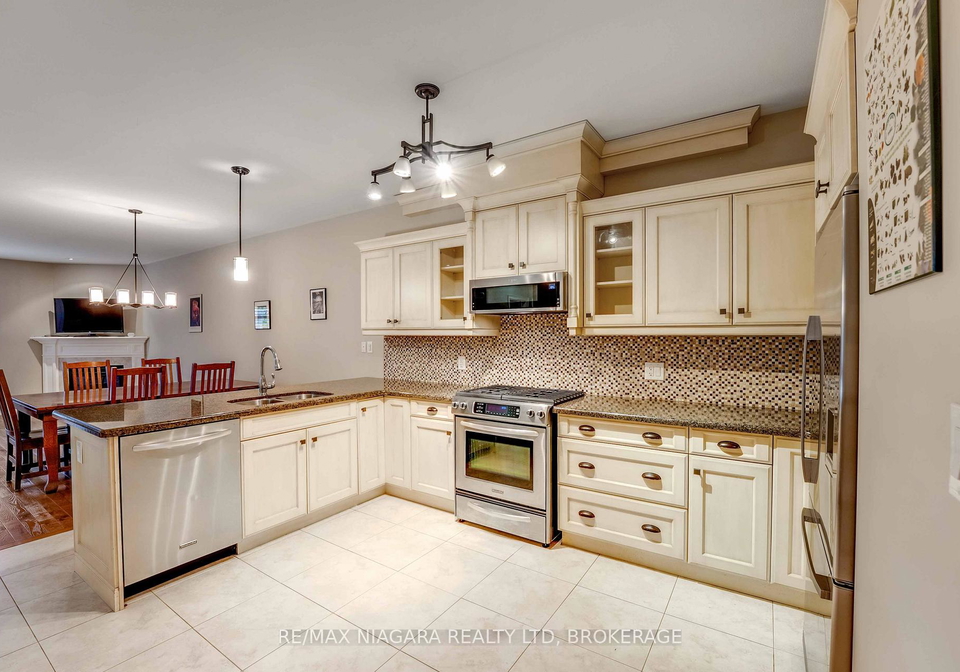 24-emerald-common-st-catharines-ontario-x13038274