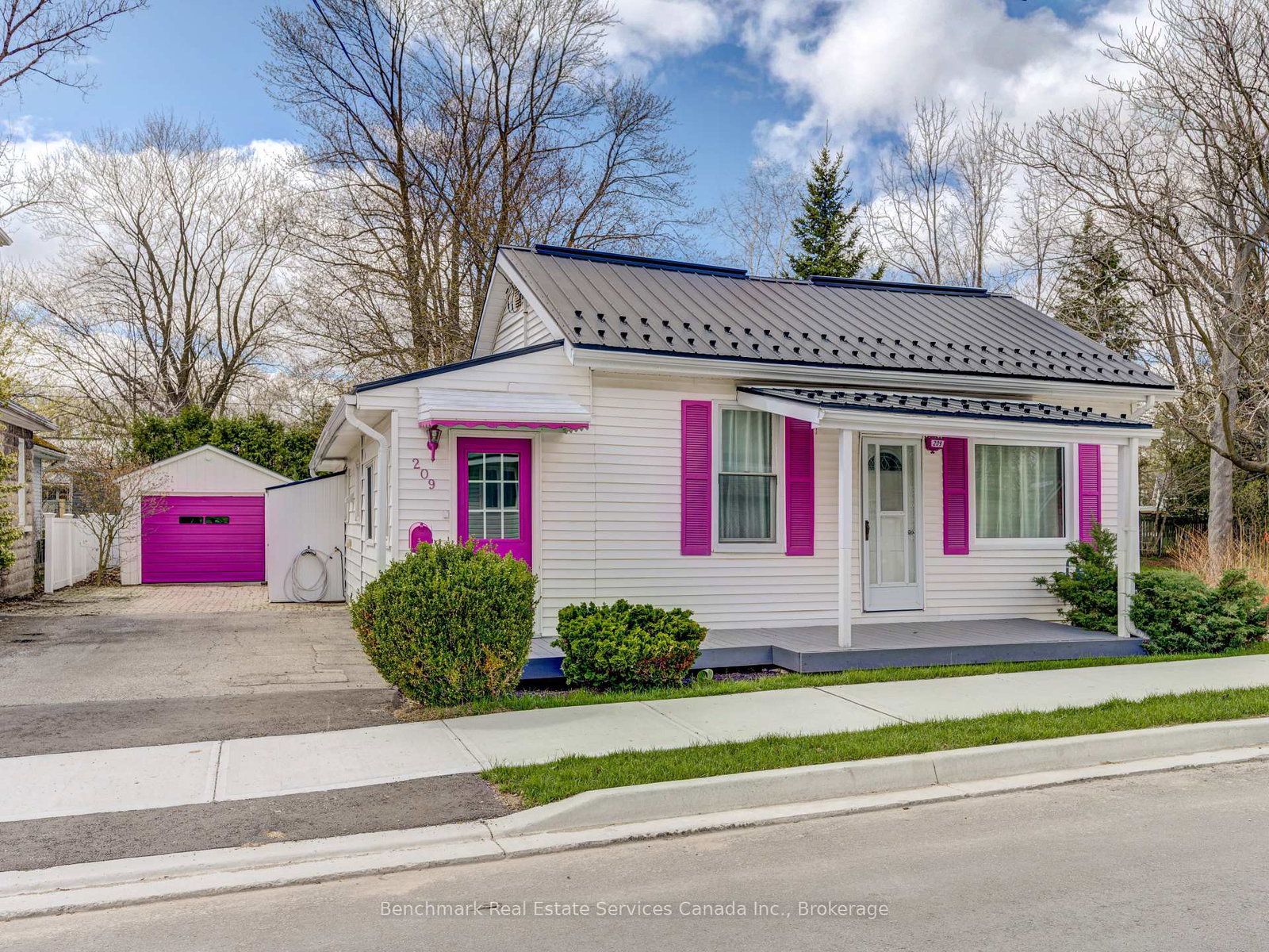 209-water-street-lucan-biddulph-ontario-x13039092