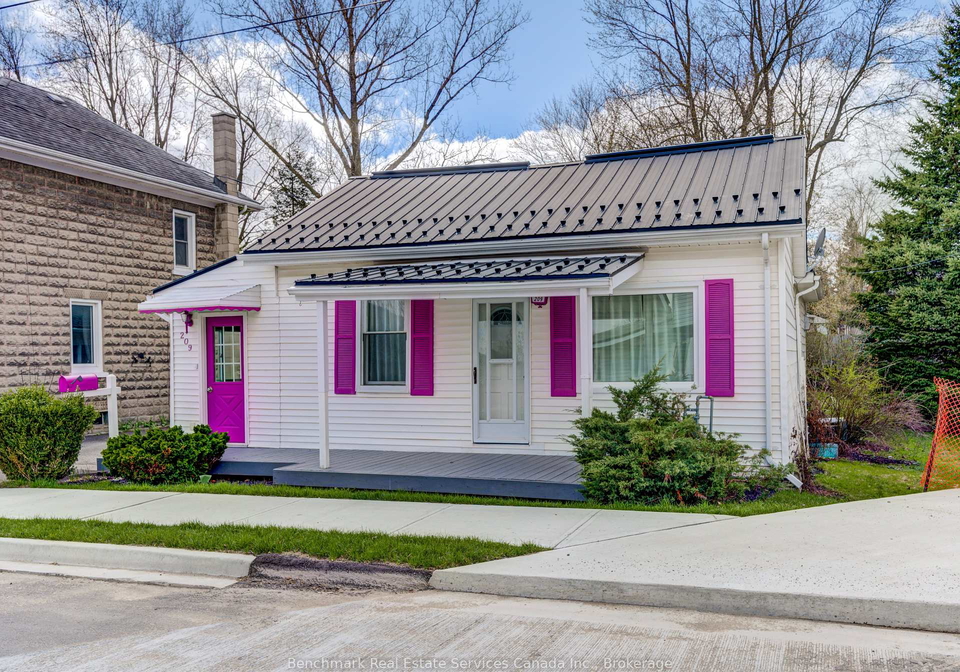 209-water-street-lucan-biddulph-ontario-x13039092