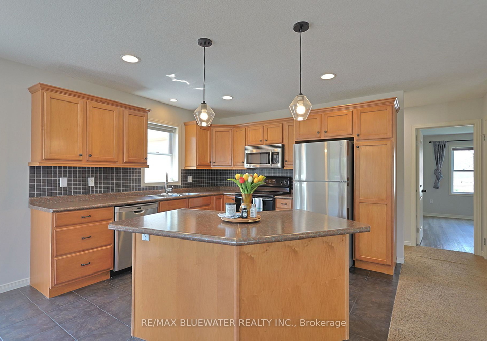 117-duke-street-north-middlesex-ontario-x13039250