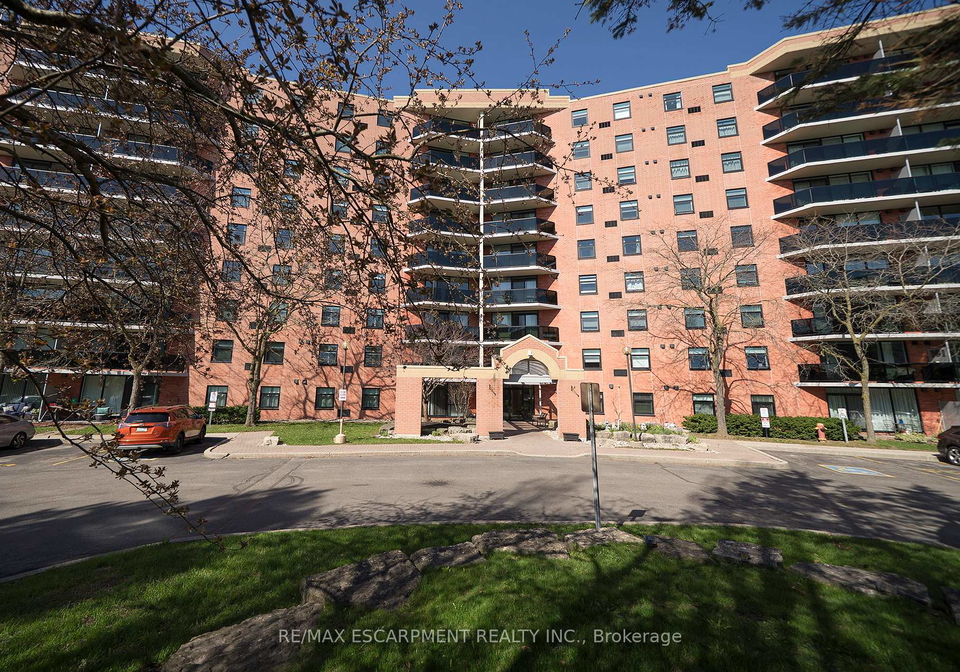 9-bonheur-court-brantford-ontario-x13039398