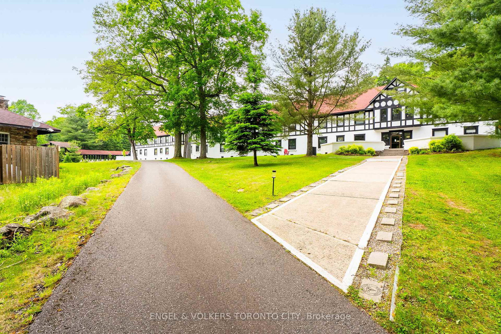 12-bigwin-island-lake-of-bays-ontario-x13039912