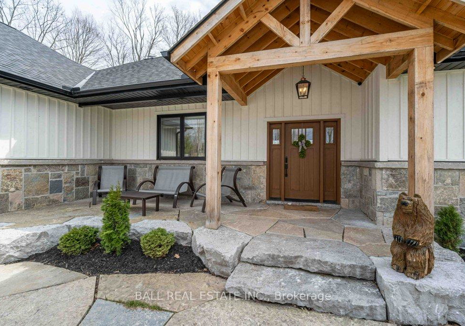 25-fire-route-42-trent-lakes-ontario-x13040722