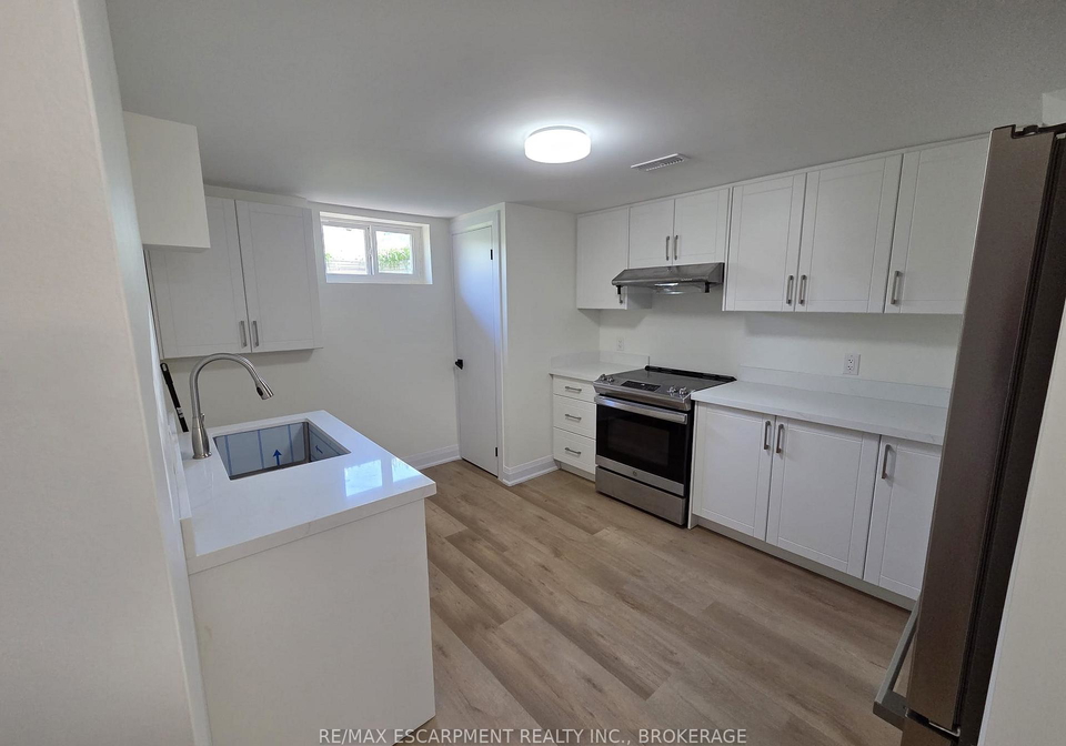12-ferndale-avenue-st-catharines-ontario-x13041036