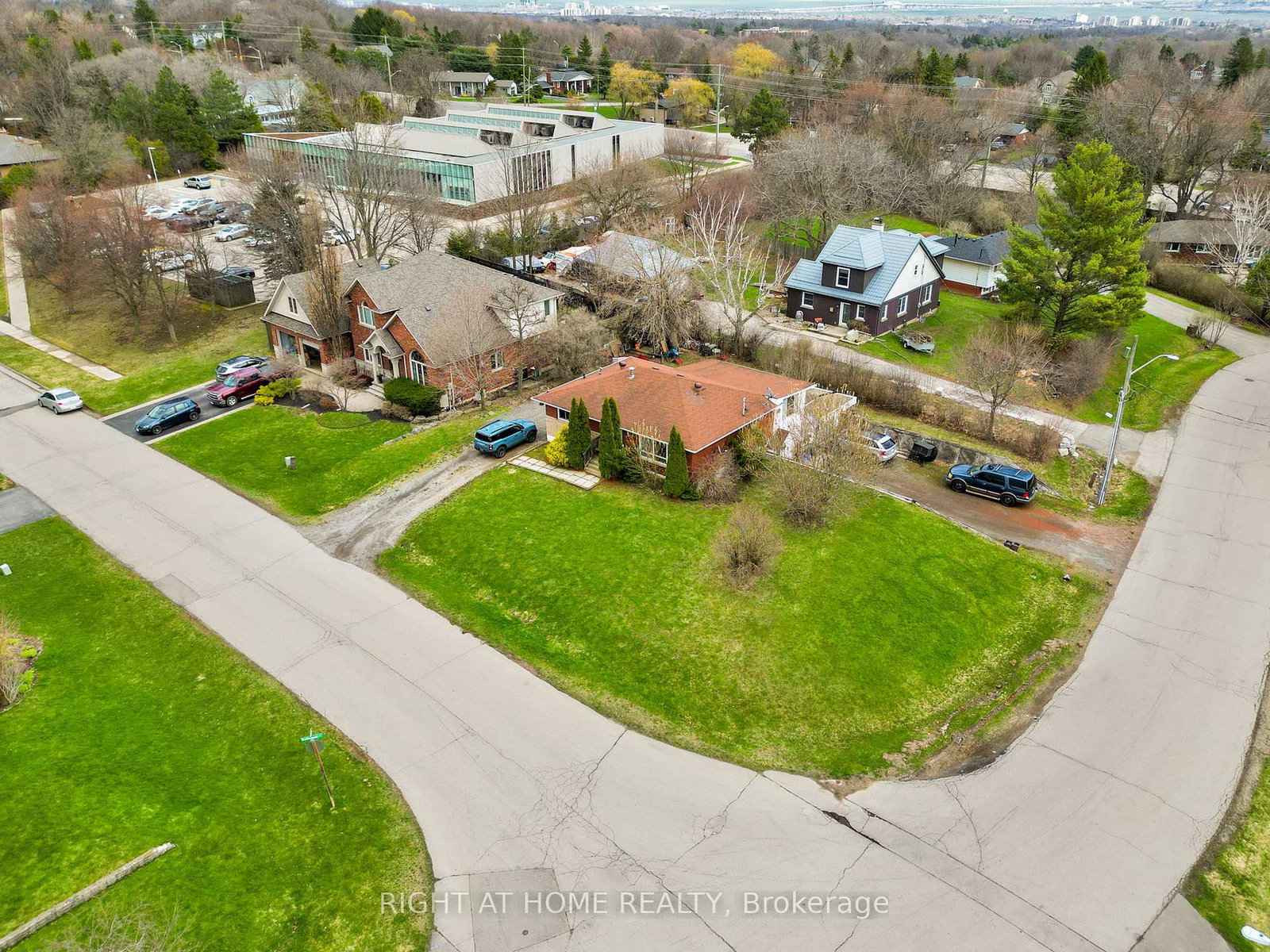 13-mcdonald-court-hamilton-ontario-x13041568